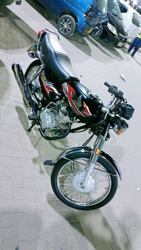 Honda CG-125 2024 Model Karachi num 1st owner Genuine condition 10/10 2