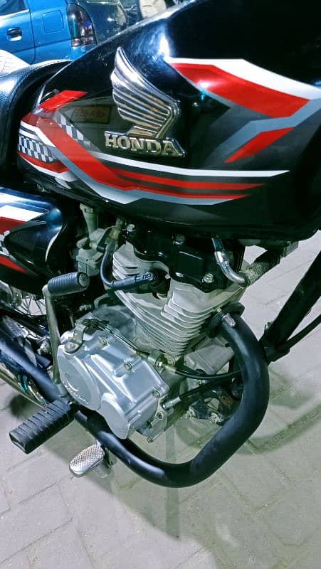 Honda CG-125 2024 Model Karachi num 1st owner Genuine condition 10/10 3