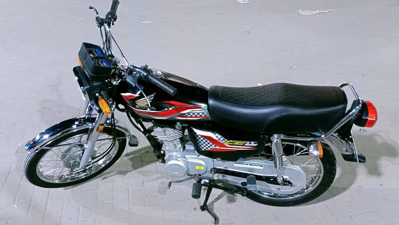 Honda CG-125 2024 Model Karachi num 1st owner Genuine condition 10/10 14