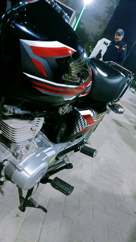 Honda CG-125 2024 Model Karachi num 1st owner Genuine condition 10/10 16