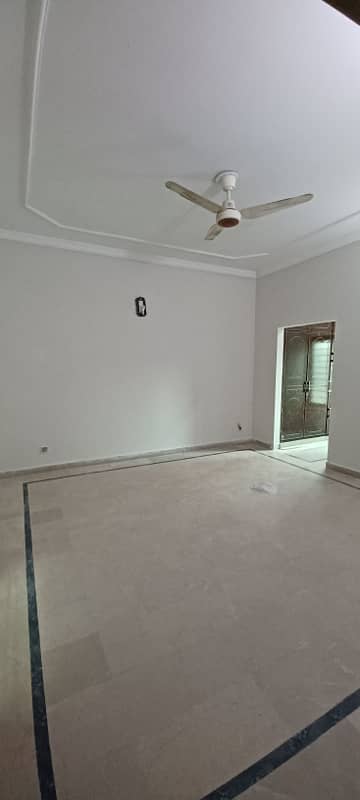 14marla 3beds DD TV lounge kitchen attached baths neat clean upper portion for rent in G 13 4 islamabad 4