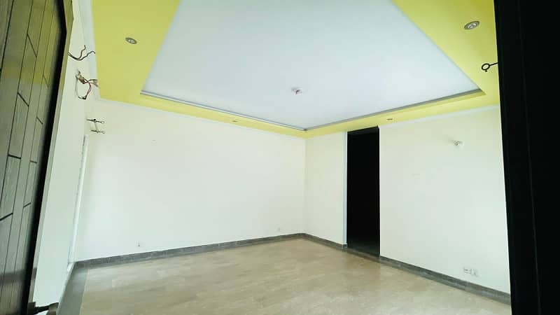 House available for silent office 5