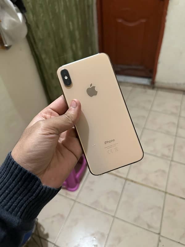 i phone xs max gold clour 64 gb pta approved$ 0