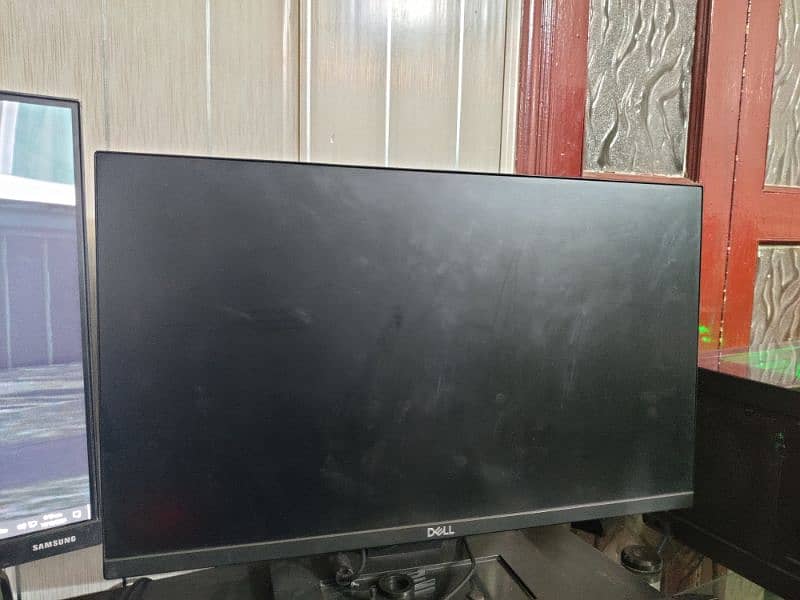 Monitor Dell 22 Inch IPS Borderless LED 1