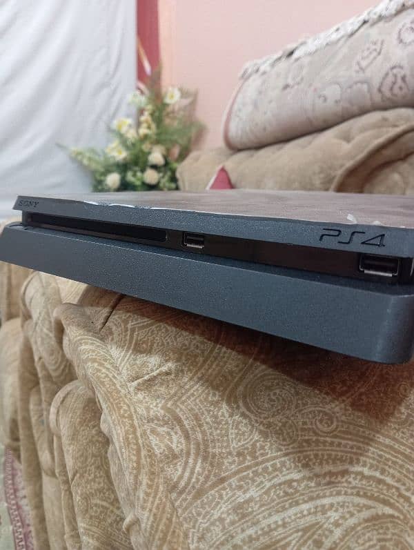 Ps4 slim 1