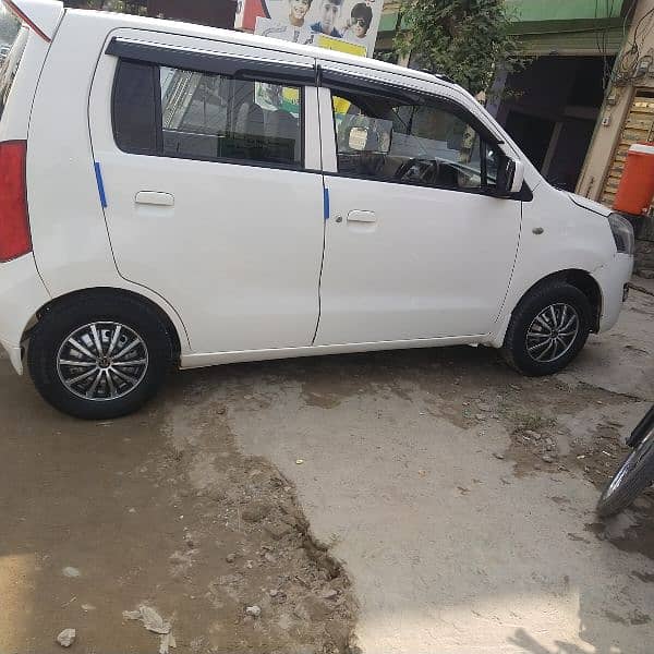 Suzuki Wagon R 2017 12