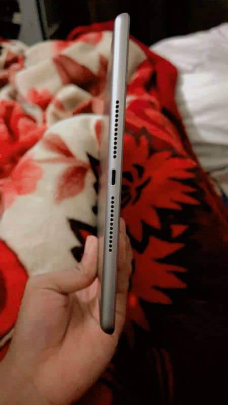 Ipad 6th Generation 32 GB 1