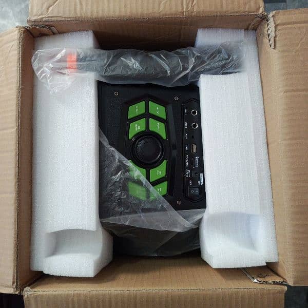 audionic x100 full new condition 10/10 2