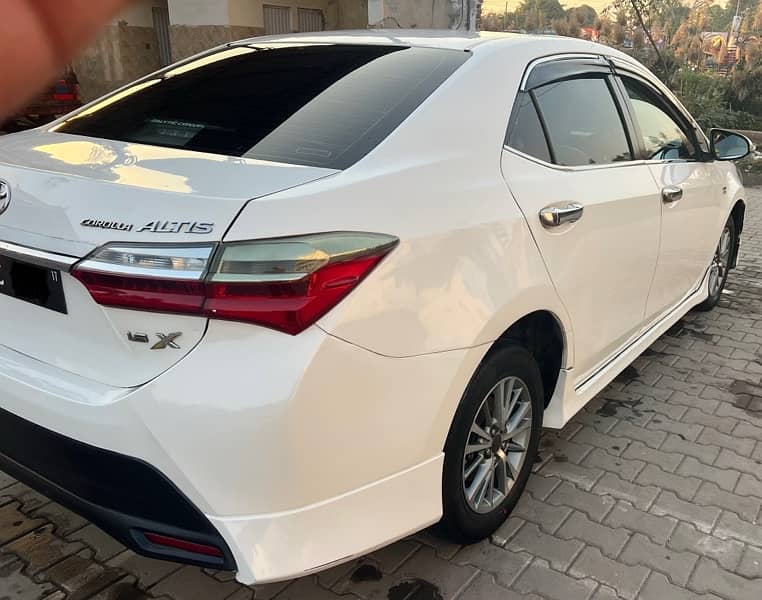 Toyota Corolla Altis 1.6 2016/2017 Model 3