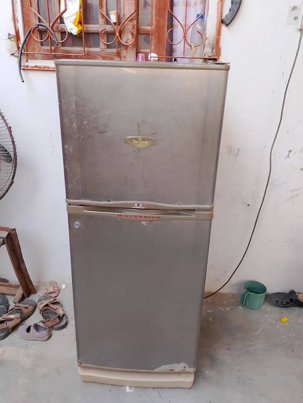 Refrigerator Medium Size ( Dawlance ) Company Ka Hai . ! 0