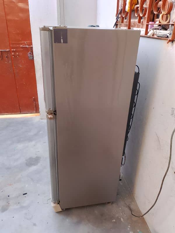 Refrigerator Medium Size ( Dawlance ) Company Ka Hai . ! 3