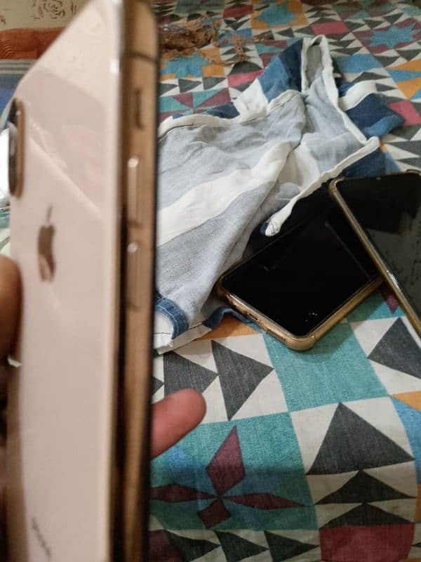 I Phone Xs Gold Colour Non Pta(Factory Unlock) 2