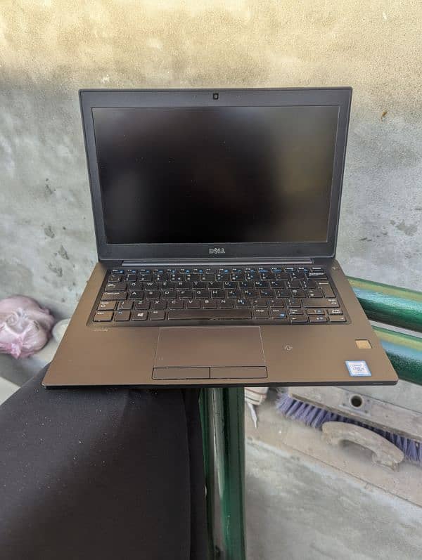 Dell Latitude 7280 i5 7300 slim laptop 8gb ddr5 and 256 gb NVME M2 4