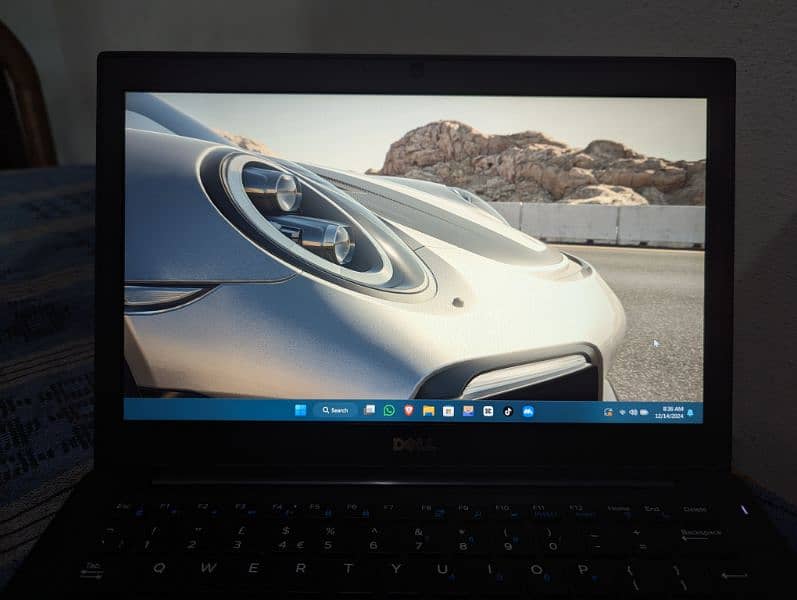 Dell Latitude 7280 i5 7300 slim laptop 8gb ddr5 and 256 gb NVME M2 11