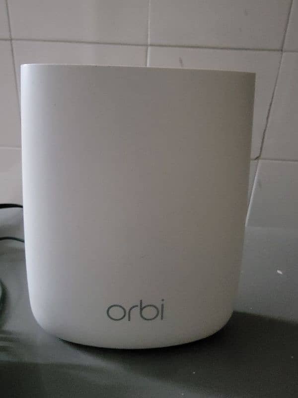 Wifi Mesh Netgear Orbi RBR20 with 2 x satellites 1