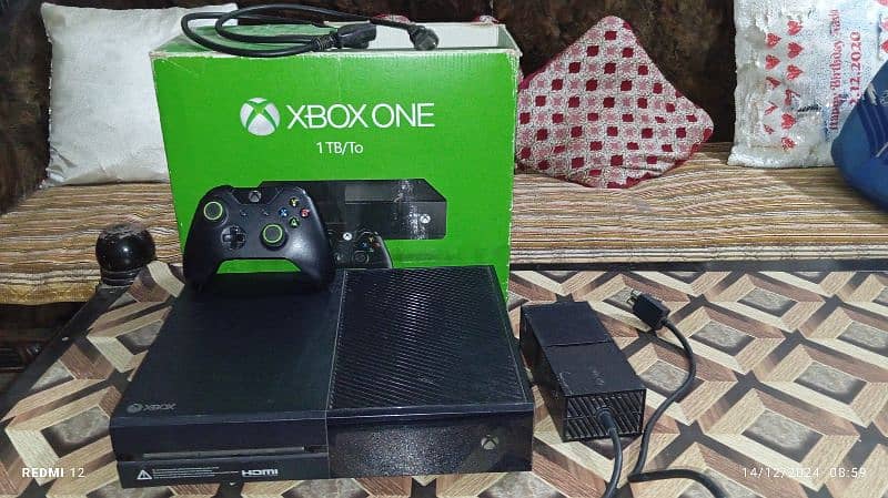 Xbox one 1tb almost new 0