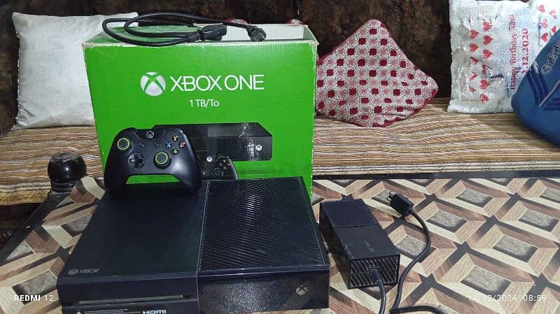 Xbox one 1tb almost new 1