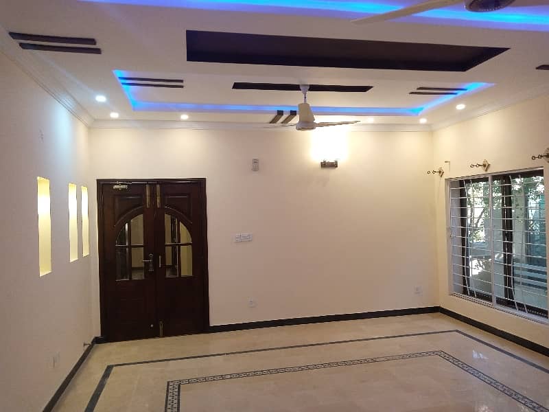 3200 Sq Ft 3 Bed brand new Upper Portion For Rent 11