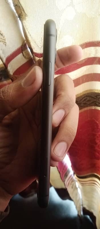 iphone 11 NON PTA 10/10 with box and original chargr best battery time 5