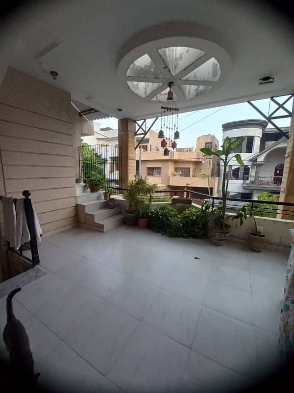 leased bungalow have 6 bed for sale in johar 9