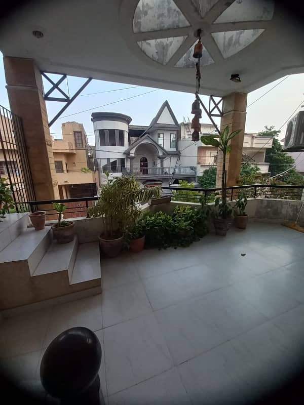 leased bungalow have 6 bed for sale in johar 10