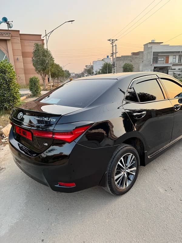 Toyota Corolla Altis 2017 3