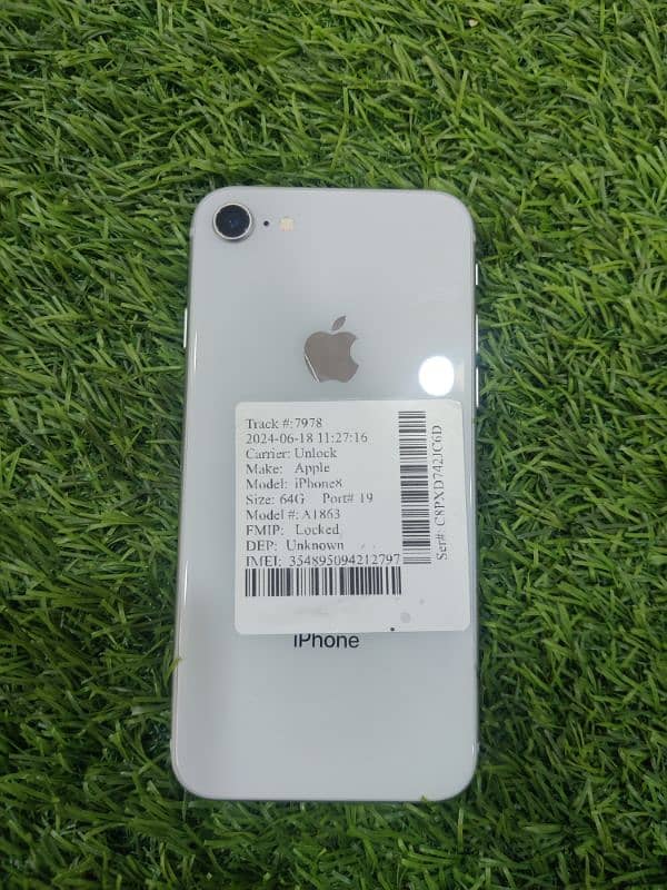 Iphone 8 10/10 comdition 64 gb jv white colour 0