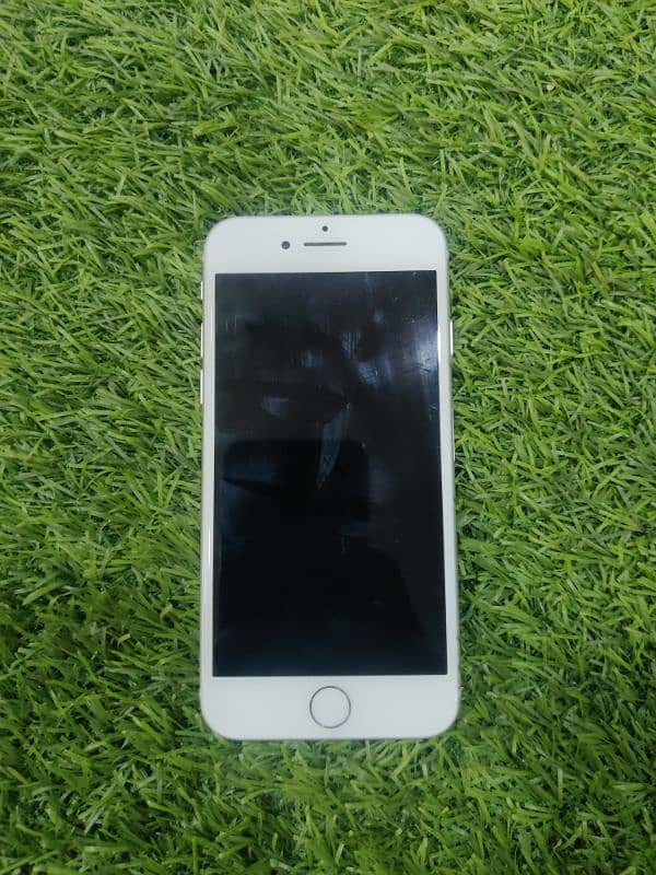 Iphone 8 10/10 comdition 64 gb jv white colour 1