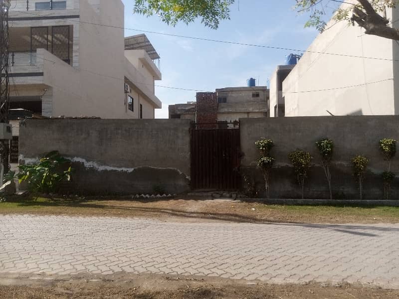 Kanal facing park plot for sale near wapda town 0