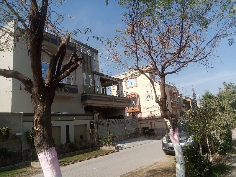 Kanal facing park plot for sale near wapda town 3