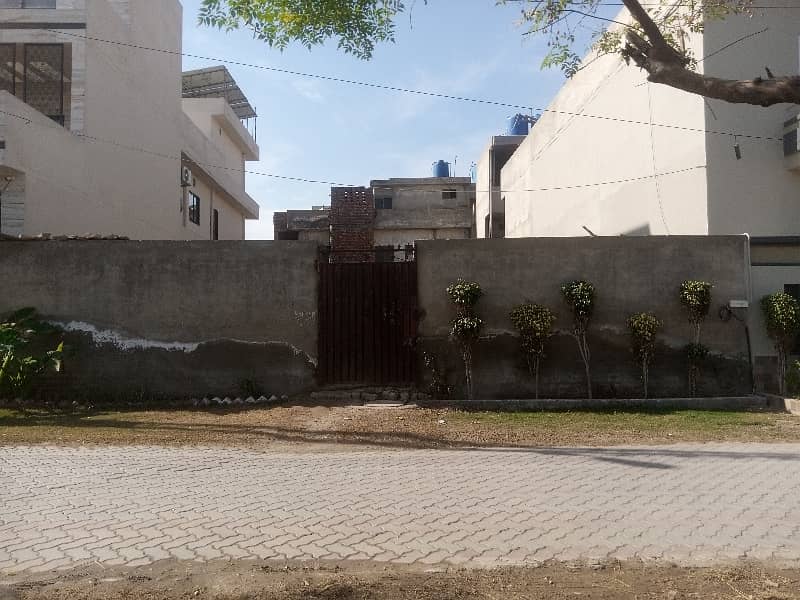 Kanal facing park plot for sale near wapda town 4