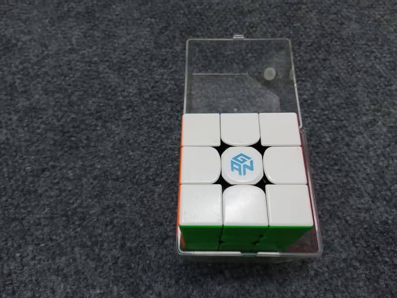 OFFICIAL GAN MAGNETIC RUBIKS CUBE (3x3) 2