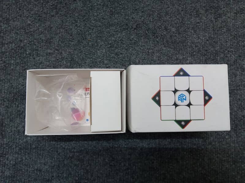 OFFICIAL GAN MAGNETIC RUBIKS CUBE (3x3) 5