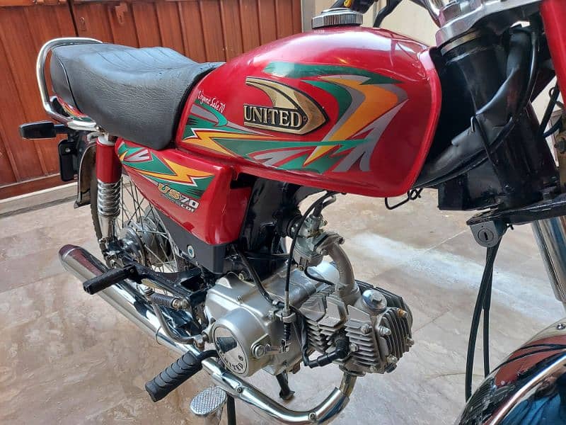 united 70 cc red bike 0