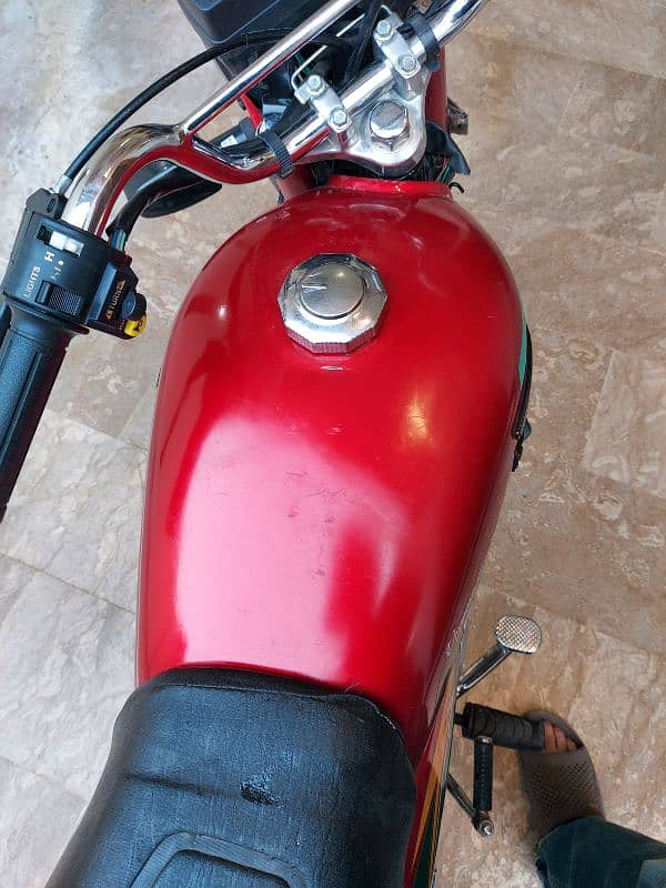 united 70 cc red bike 3