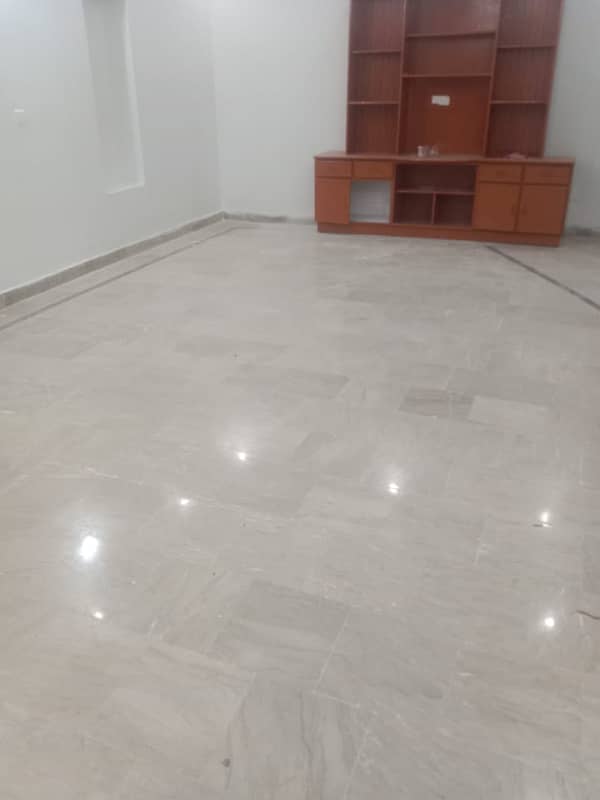 10 marla upper portion for rent in johar town for Family and Silent office (Call center + Software house) 1