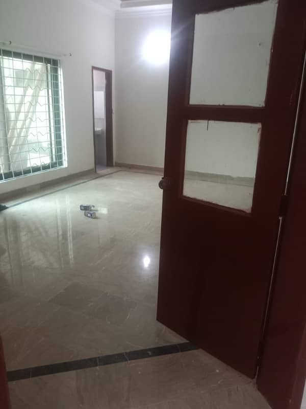 10 marla upper portion for rent in johar town for Family and Silent office (Call center + Software house) 7