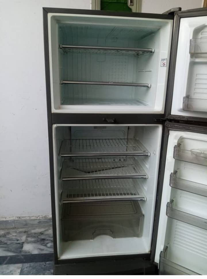 Dawlance Fridge Medium Size 6