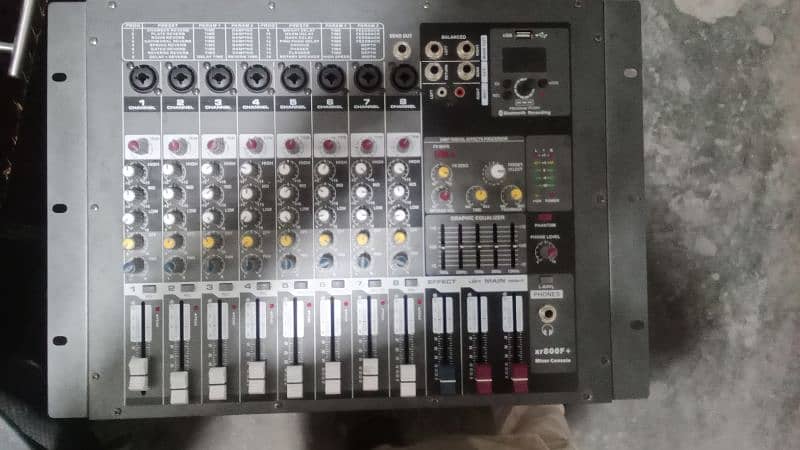 Xr800F+ Audio mixer console and two Big speaker with wires 2