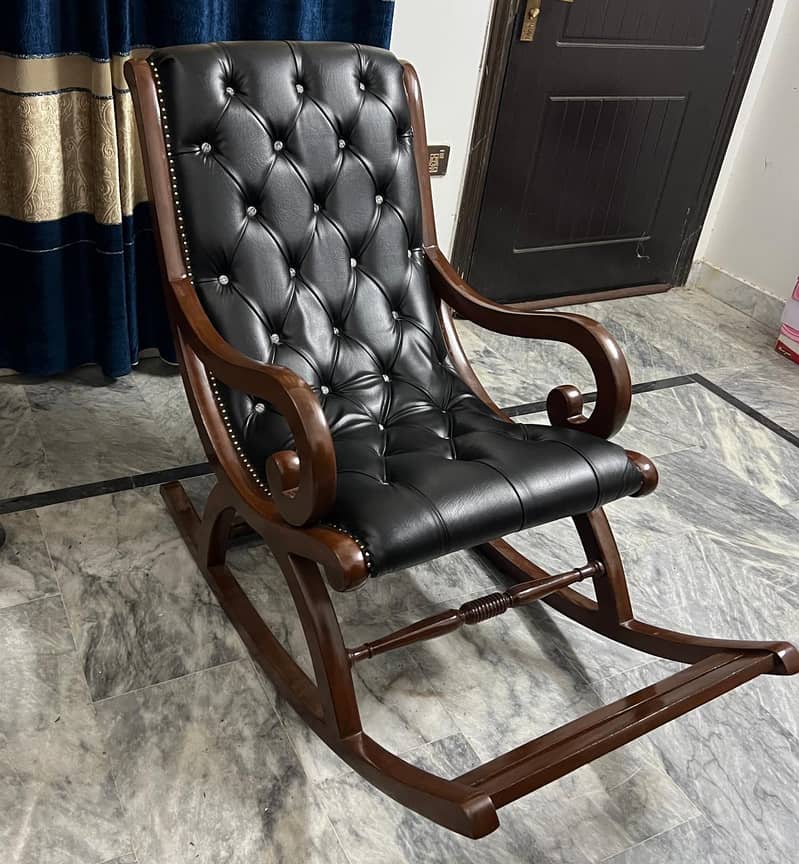 Slightly used rocking chair in excellent condition just like newone 0