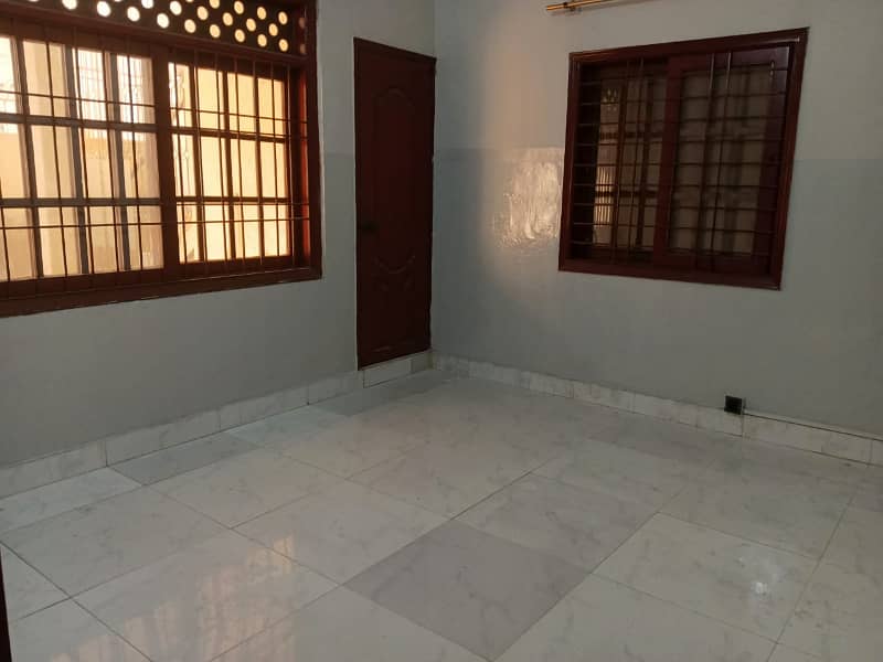 three bed dd 1st floor with roof portion available for rent in johar 6