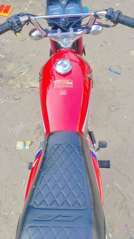 Honda 125 Red Color Lush Condition Urgent Sale 5