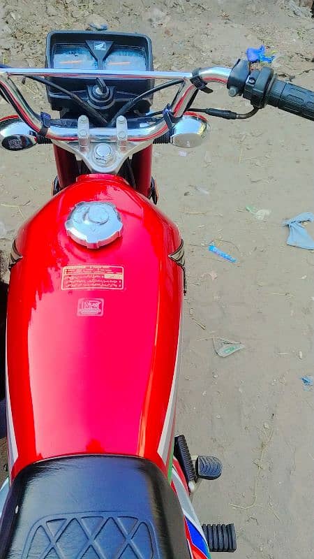 Honda 125 Red Color Lush Condition Urgent Sale 9