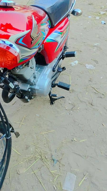 Honda 125 Red Color Lush Condition Urgent Sale 12