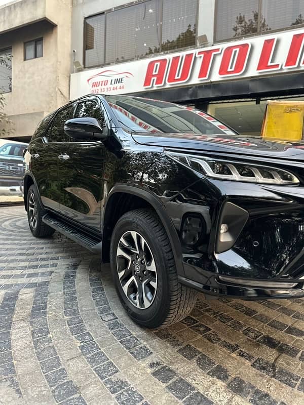 Toyota Fortuner Legender 2.8 1