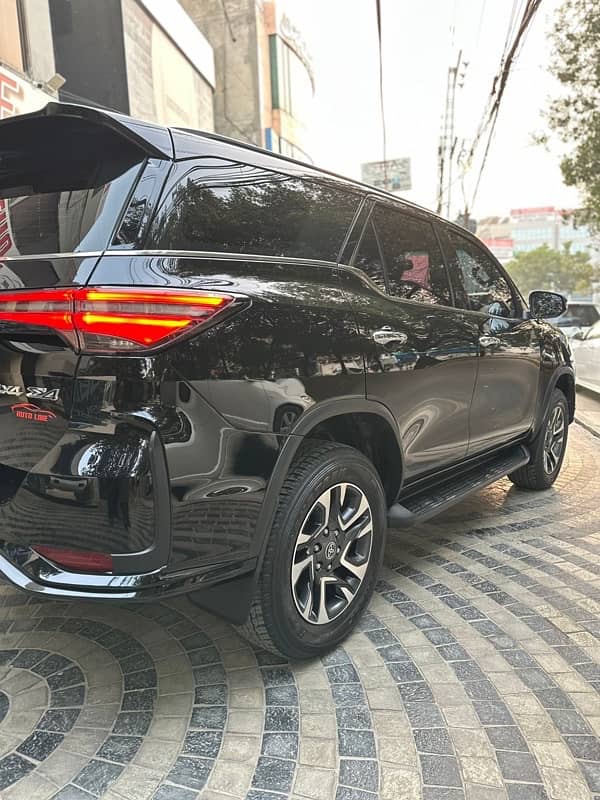 Toyota Fortuner Legender 2.8 3