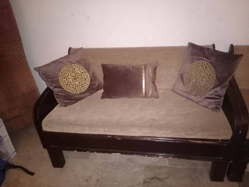 sheesham  lakri stylish small size sofa set 5 seater 0