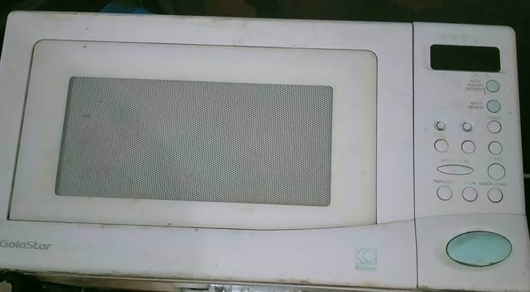 GOLDSTAR MICROWAVE OVEN 2