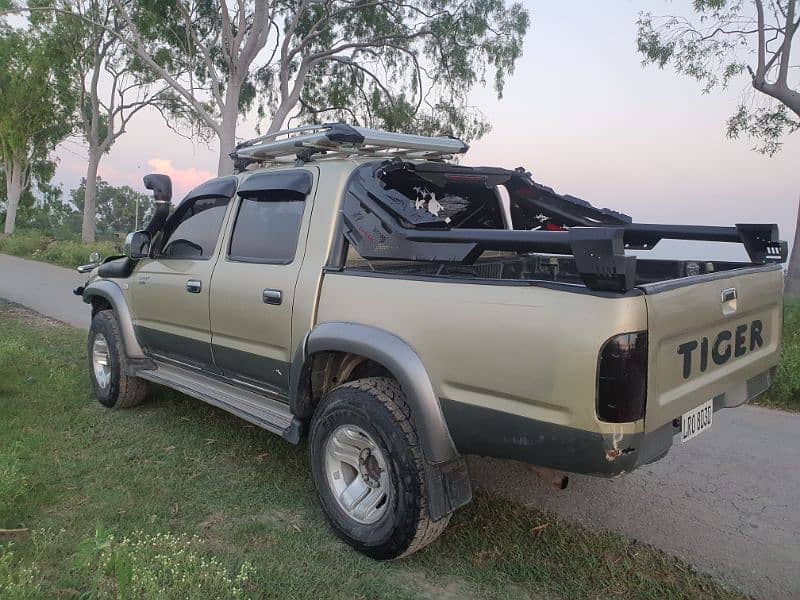 Toyota Hilux 2001 3