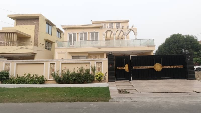 Prominently-Located Facing Park House Available In Punjab Coop Housing - Block B For sale 0